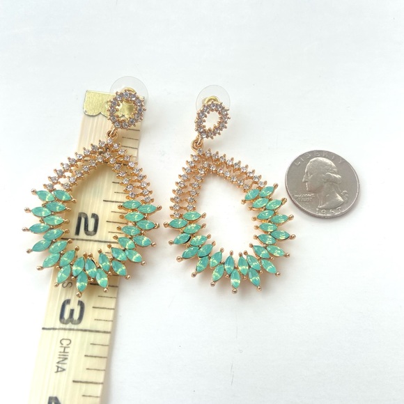 ⭐️ HOST PICK ⭐️ Fancy emerald teardrop earrings - Picture 5 of 6